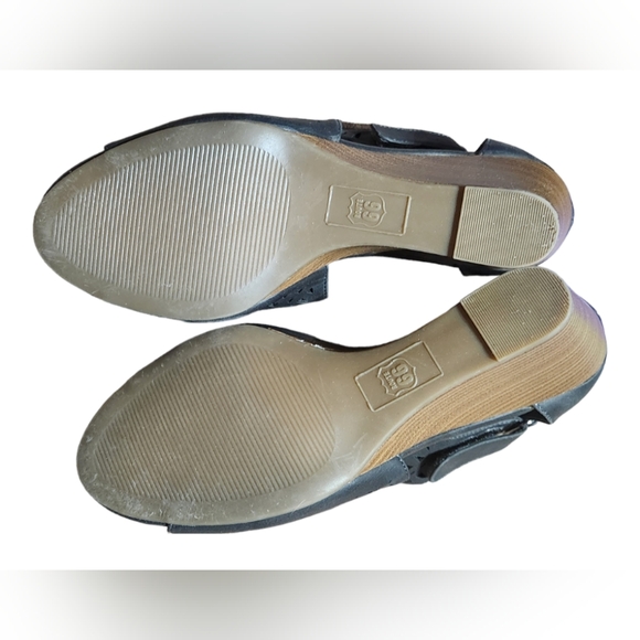 🎅 3/$10 Route 66 Dark Grey Laser Cut Out Peep Toe Wedges Size 8 EUC - Picture 6 of 9